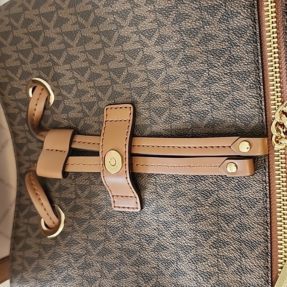 MICHAEL KORS LARGE BACK PACK. - Picture 8 of 12